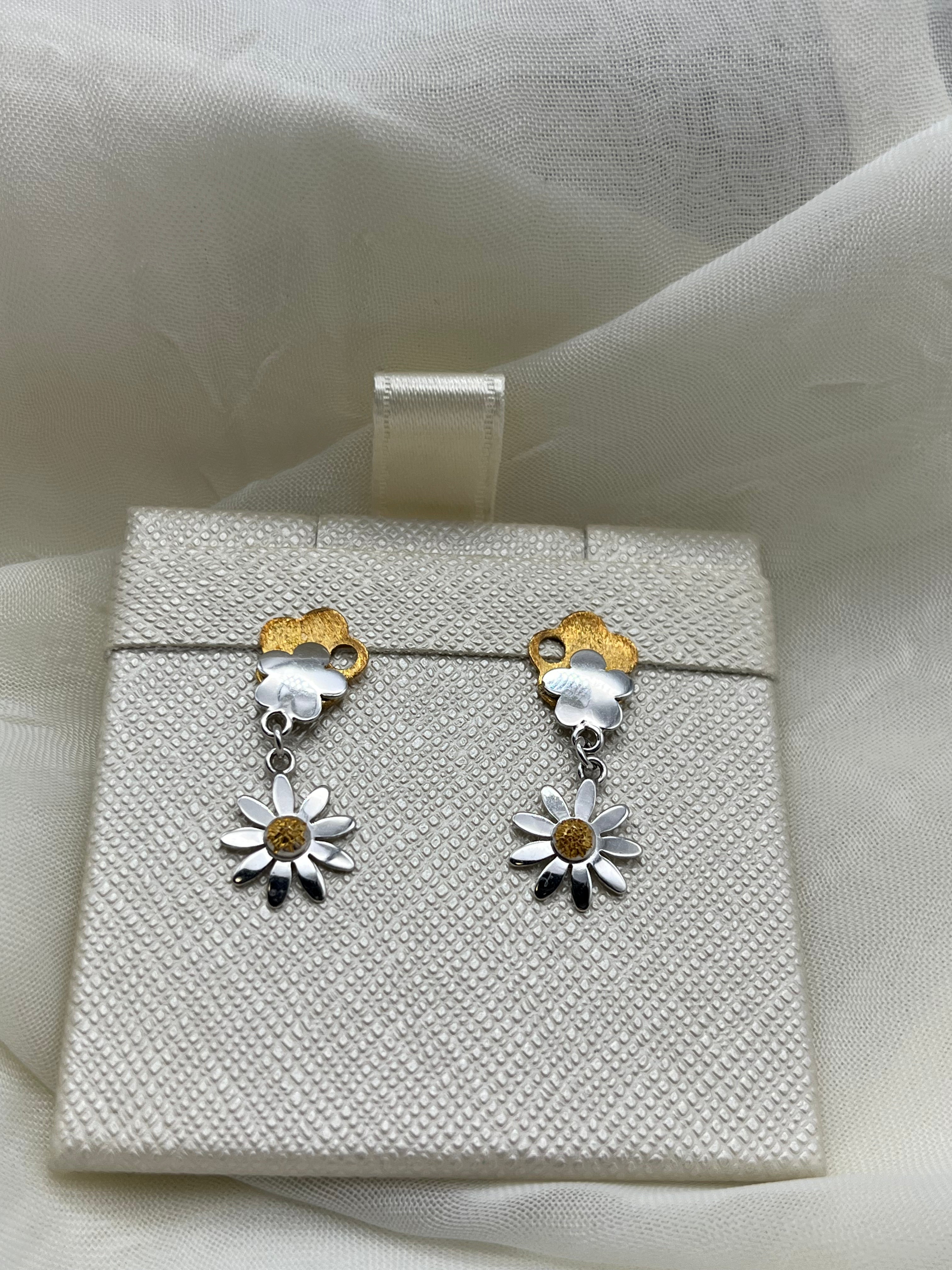 Orecchini pendenti margherita in oro giallo e bianco 18 kt