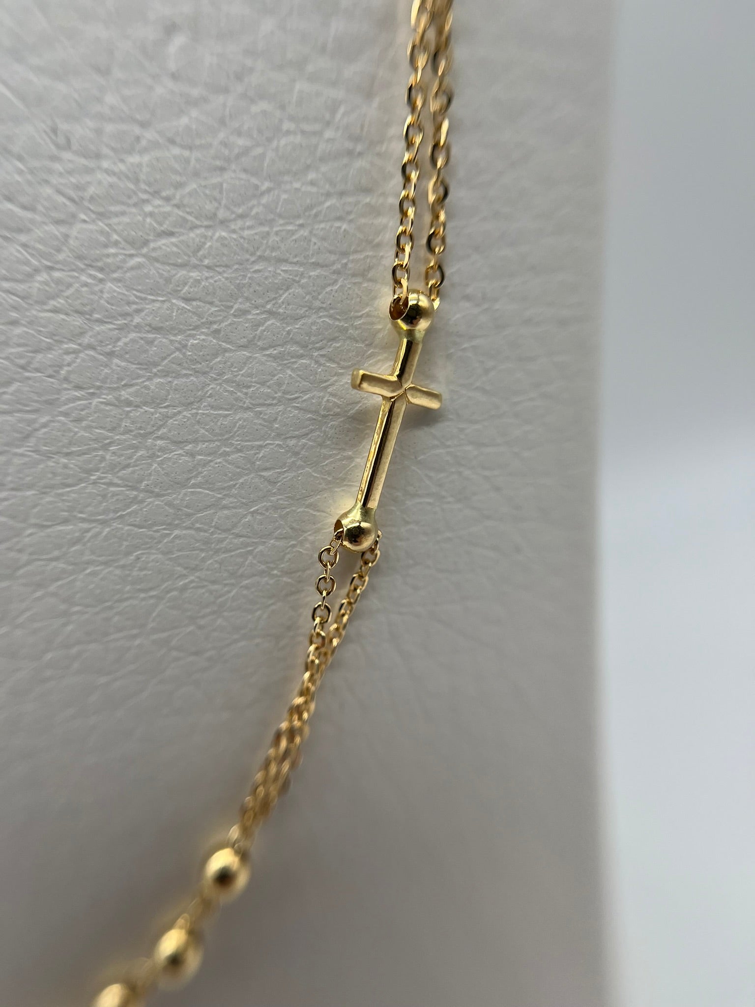 Girocollo in oro giallo 18kt con croce e iconografia