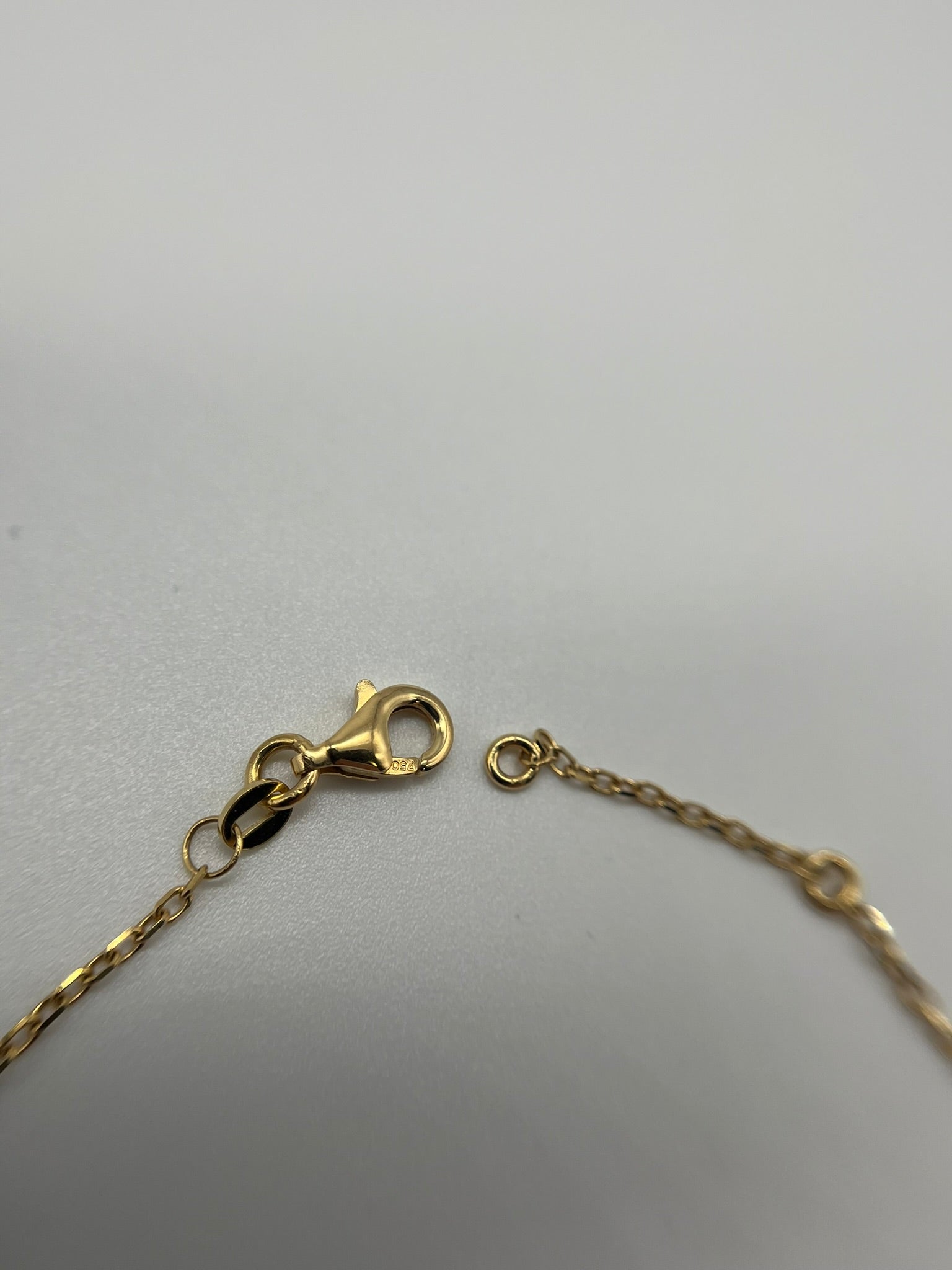 Bracciale in oro giallo 18kt con simboli portafortuna